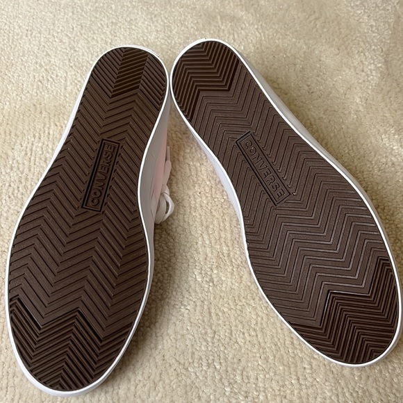 NWOT Converse pink shoes. Size 9. Never worn - Picture 7 of 7